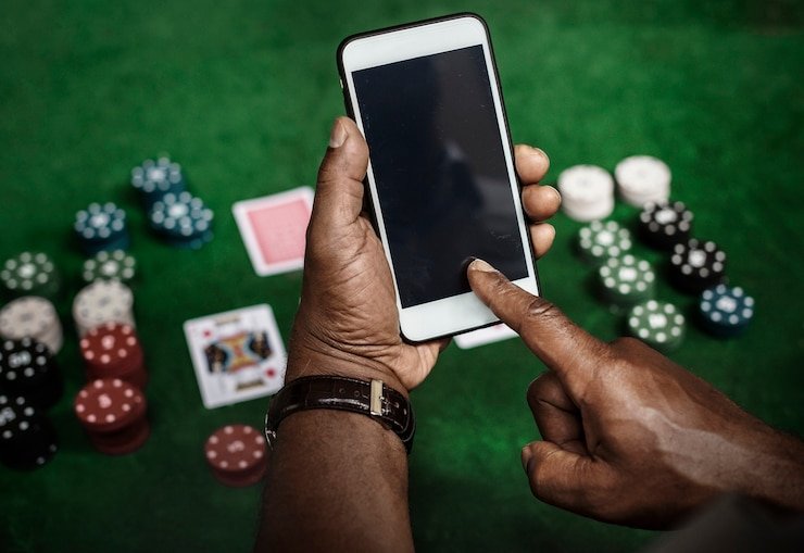 Pengalaman taruhan olahraga dan live casino berkualitas yang diakses lewat ponsel Android